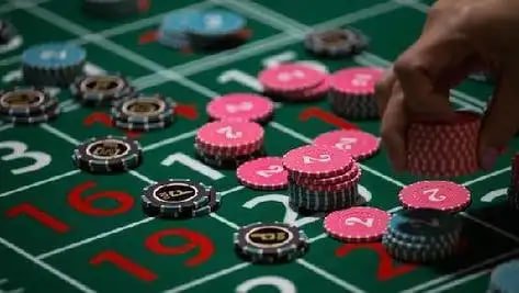 Layar antarmuka Live Chat pedro188 dengan logo Piala AFF dan metode pembayaran DANA, OVO, GoPay ditampilkan